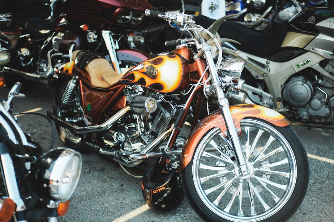 découvrez l'univers des motos avec notre guide complet sur les différents types de motorcycles, leurs performances, conseils d'achat, et tendances de la communauté des passionnés de deux-roues.