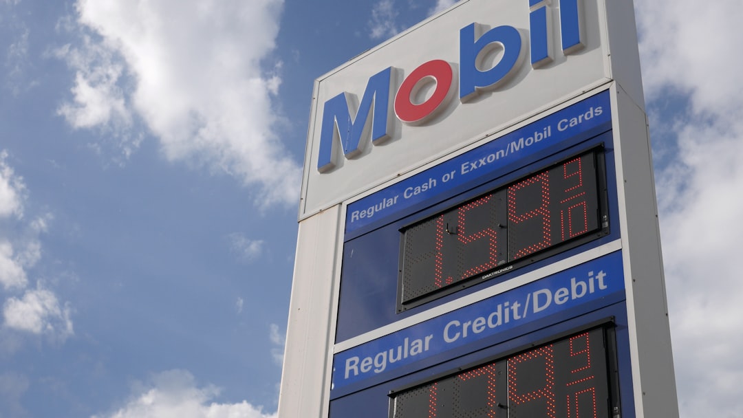 découvrez les dernières tendances des prix des carburants en france. restez informé sur les fluctuations des prix à la pompe, les analyses de marché et les conseils pour faire des économies sur vos dépenses de carburant.