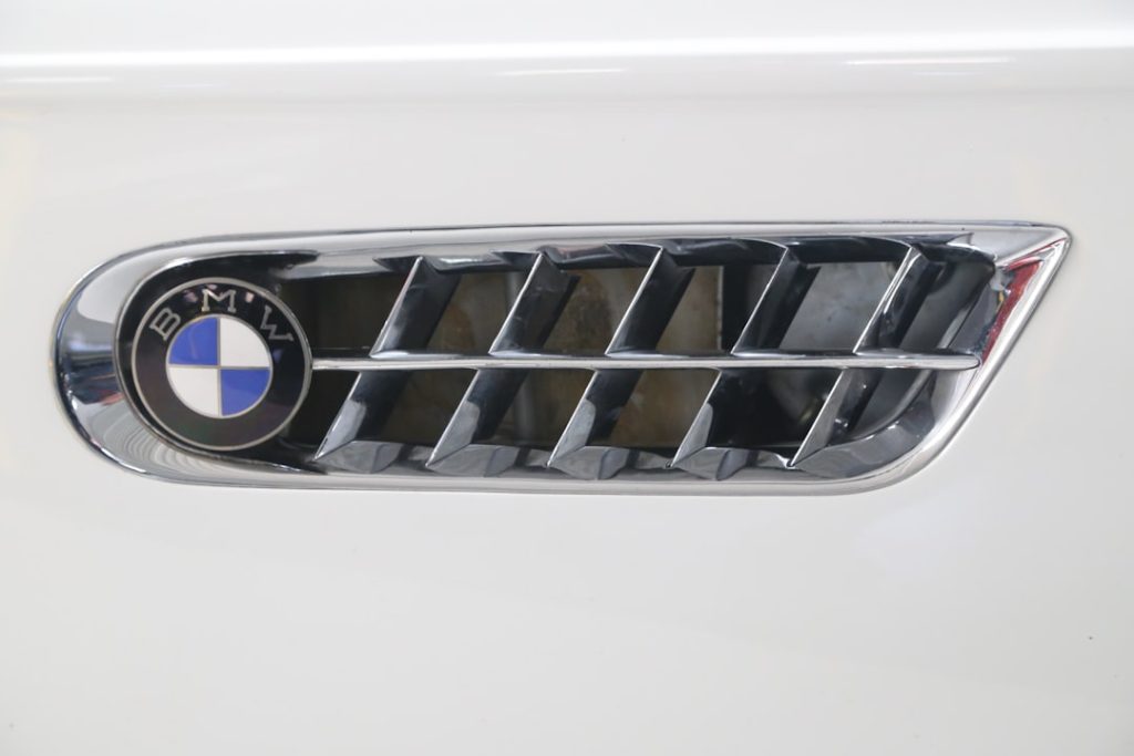 découvrez le bmw roadster, une fusion parfaite de performance et de style. profitez d'une expérience de conduite inégalée avec un design élégant, un moteur puissant et des technologies de pointe qui rendent chaque trajet inoubliable.