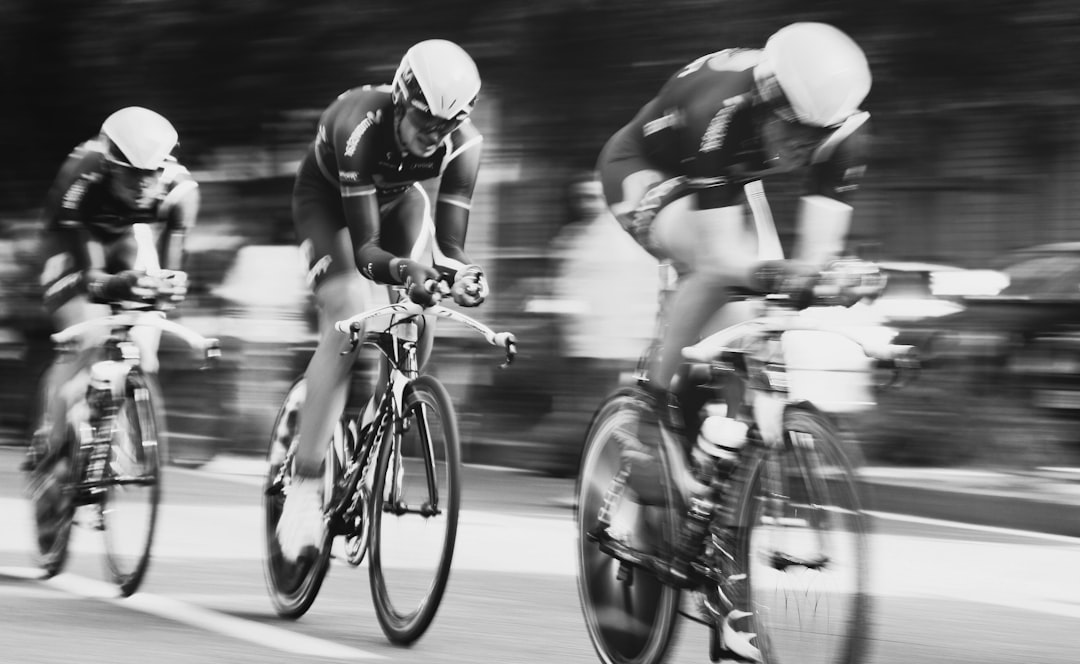 découvrez le monde passionnant du cyclisme ! que vous soyez débutant ou cycliste aguerri, explorez des conseils, des itinéraires et des techniques pour optimiser vos performances et profiter pleinement de votre passion pour le vélo.