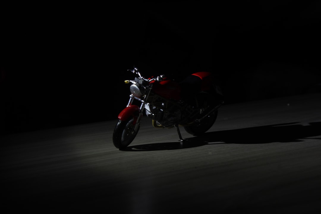 découvrez notre sélection de motos, des modèles emblématiques aux dernières tendances, pour les passionnés de deux-roues. trouvez votre moto idéale et vivez l'aventure de la conduite à travers des paysages époustouflants.