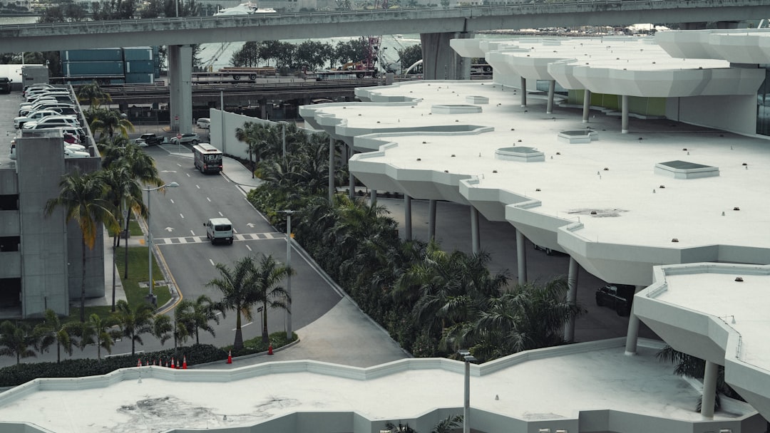 découvrez les dernières innovations et tendances en matière de mobilité urbaine, améliorant l'accessibilité, réduisant la congestion et favorisant des solutions de transport durables pour les villes de demain.