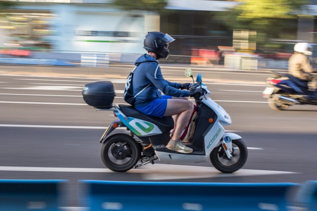 découvrez les motos électriques : une fusion parfaite de performance, d'efficacité énergétique et de respect de l'environnement. explorez notre sélection de modèles innovants et commencez votre aventure sur deux roues de manière durable.
