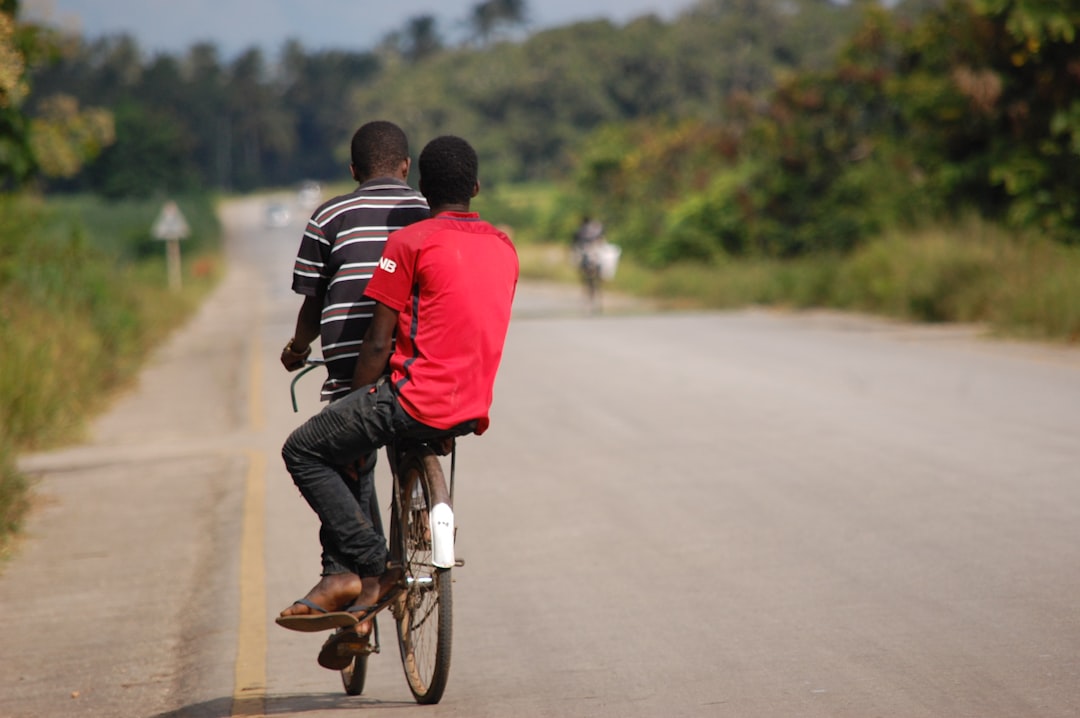 découvrez l'univers des véhicules à deux roues : motos, scooters, vélos et bien plus ! explorez leurs avantages, conseils d'achat et tendances pour profiter pleinement de vos trajets sur deux roues.