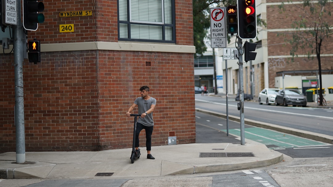 découvrez notre sélection de trottinettes électriques, idéales pour des déplacements rapides et écologiques en ville. profitez de performances exceptionnelles, d'un design moderne et d'une autonomie prolongée pour vos trajets quotidiens.