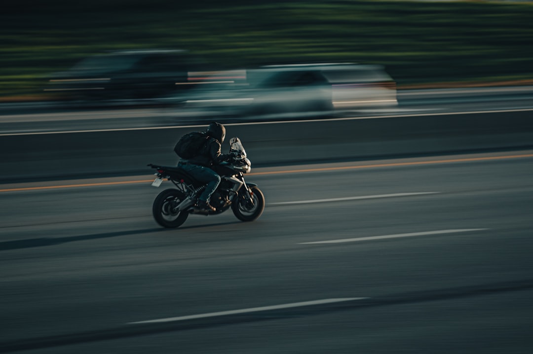 protégez votre moto avec une assurance adaptée à vos besoins. découvrez nos offres d'assurance moto, incluant la couverture des dommages, la responsabilité civile et l'assistance routière. roulez en toute tranquillité avec notre service personnalisé et des tarifs compétitifs.