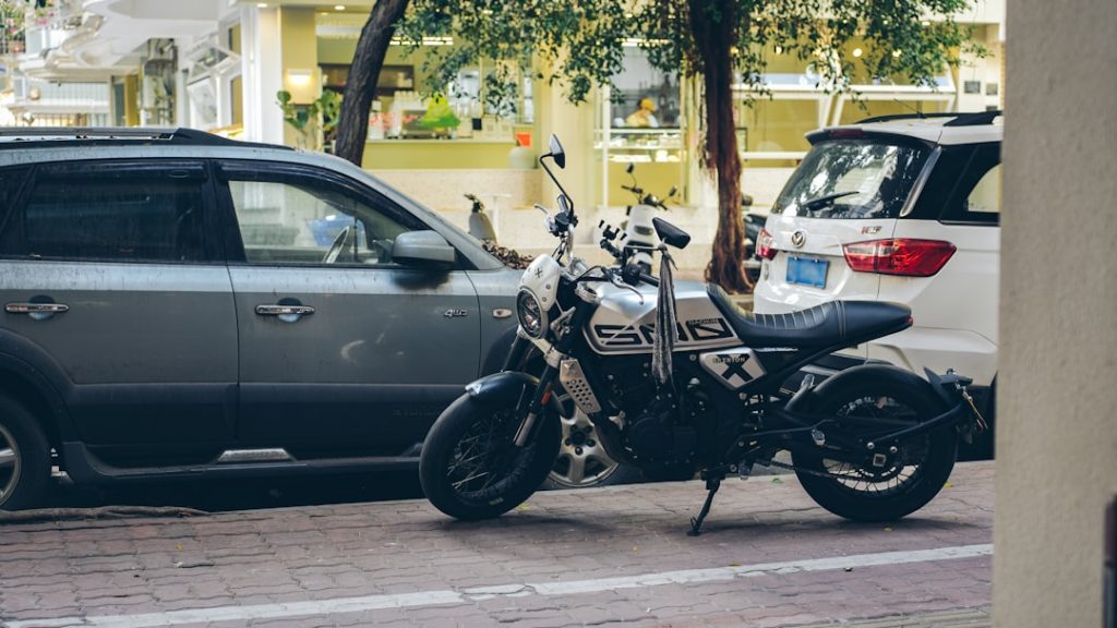 découvrez les tarifs d'assurance pour motos adaptés à votre budget. comparez les offres, trouvez la meilleure couverture et protégez votre deux-roues en toute sérénité. profitez de conseils pour choisir l'assurance qui vous convient le mieux.