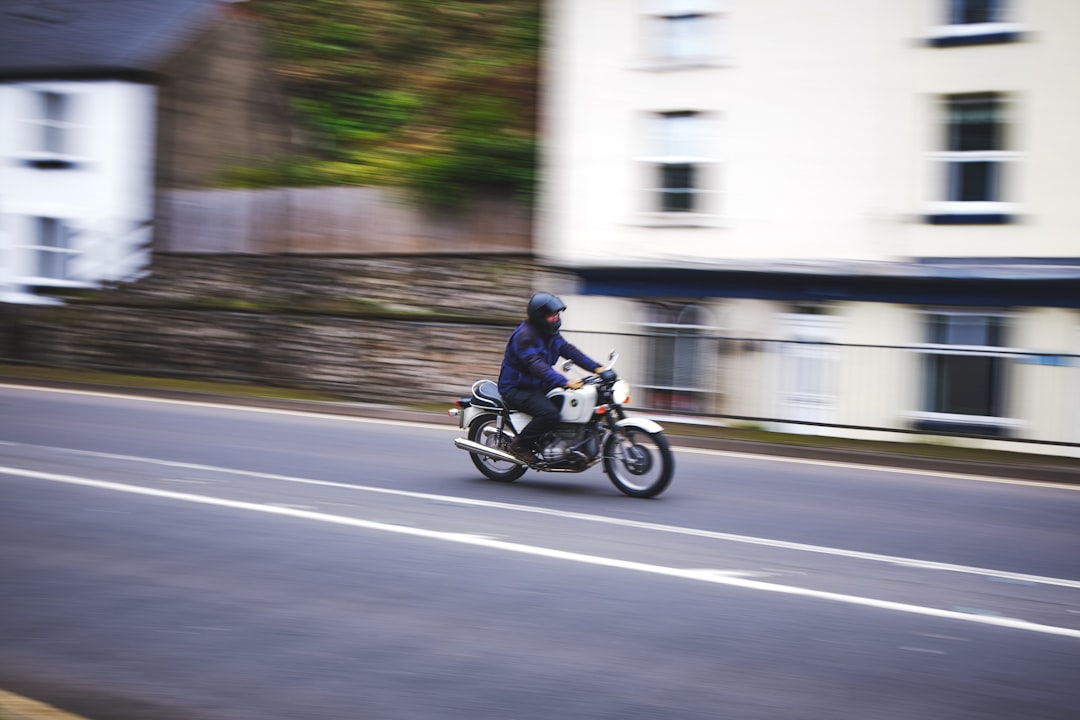 découvrez notre assurance pour petits cavaliers, qui offre une couverture adaptée pour les passionnés d'équitation. protégez-vous et votre monture avec des garanties sur mesure pour tous vos besoins équestres.