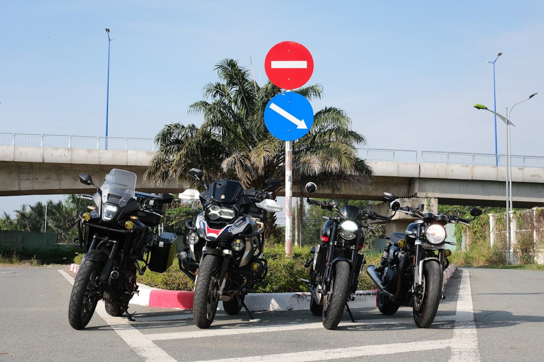 découvrez nos guides complets sur les motos, allant des conseils d'entretien aux techniques de conduite, pour vous aider à tirer le meilleur parti de votre expérience de moto. que vous soyez débutant ou pilote expérimenté, nos ressources vous accompagneront à chaque étape de votre passion pour la moto.