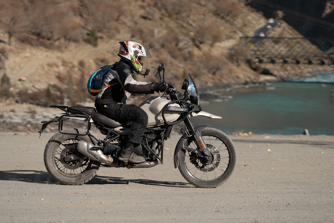 découvrez nos guides complets sur les motos ! que vous soyez débutant ou expert, trouvez des conseils sur le choix, l'entretien et la conduite de votre deux-roues préféré. plongez dans le monde de la moto avec nos astuces et recommandations !