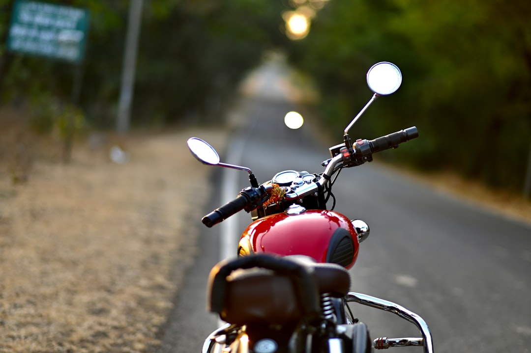 protégez votre moto avec une assurance sur mesure. découvrez nos options d'assurance moto flexibles et adaptables à vos besoins, pour rouler l'esprit tranquille.