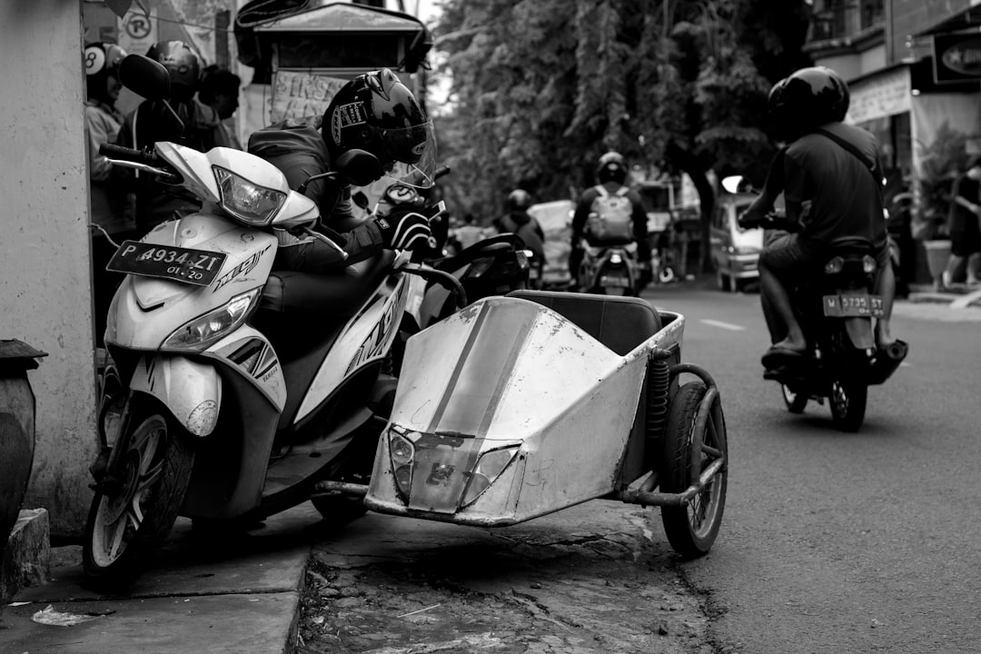 découvrez notre offre d'assurance moto complète et personnalisée, conçue pour protéger votre véhicule et vous fournir une tranquillité d'esprit sur la route. profitez d'une couverture adaptée à vos besoins, des tarifs compétitifs et d'un service client dédié pour garantir votre sécurité.