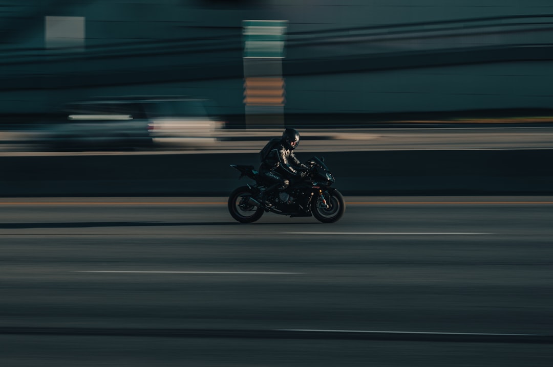 protégez votre moto avec notre assurance dédiée. découvrez nos offres personnalisées pour des couvertures adaptées à vos besoins, tout en bénéficiant de services de qualité et d'une assistance 24/7. prenez la route en toute sérénité!