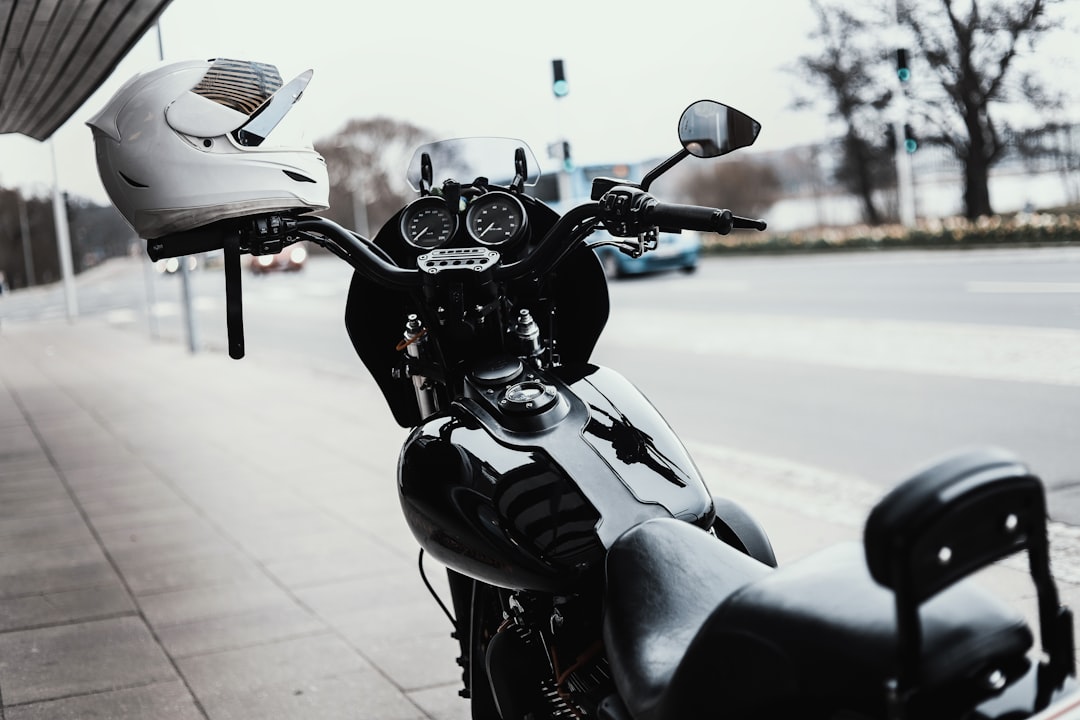 protégez votre moto avec notre assurance spécialisée. bénéficiez de garanties adaptées à vos besoins, d'une couverture complète et d'un service client réactif. roulez en toute sérénité avec notre assurance moto fiable et abordable.