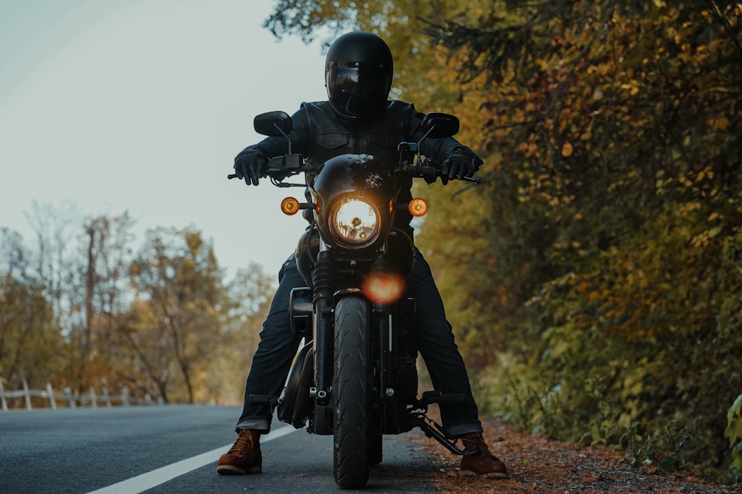 découvrez nos solutions d'assurance pour motos adaptées à tous les types de conducteurs. protégez votre passion avec des couvertures complètes et des tarifs compétitifs, tout en bénéficiant d'un service client exceptionnel. souscrivez dès aujourd'hui et roulez en toute tranquillité !
