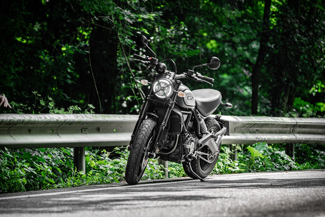 obtenez votre devis d'assurance moto en quelques clics ! comparez les offres des assureurs pour trouver la protection idéale pour votre véhicule à deux roues. protégez-vous et votre moto avec une couverture adaptée à vos besoins.