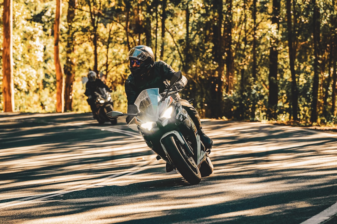découvrez les tarifs d'assurance pour motos et comparez les options pour trouver la couverture idéale à un prix compétitif. protégez votre véhicule tout en maîtrisant votre budget.