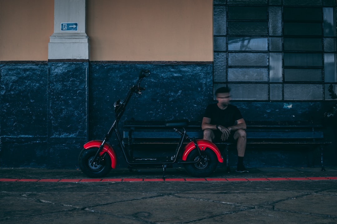 découvrez l'importance de l'inspection de scooter pour garantir votre sécurité et optimiser les performances de votre véhicule. apprenez les étapes essentielles pour un contrôle efficace et des conseils pratiques pour entretenir votre scooter.