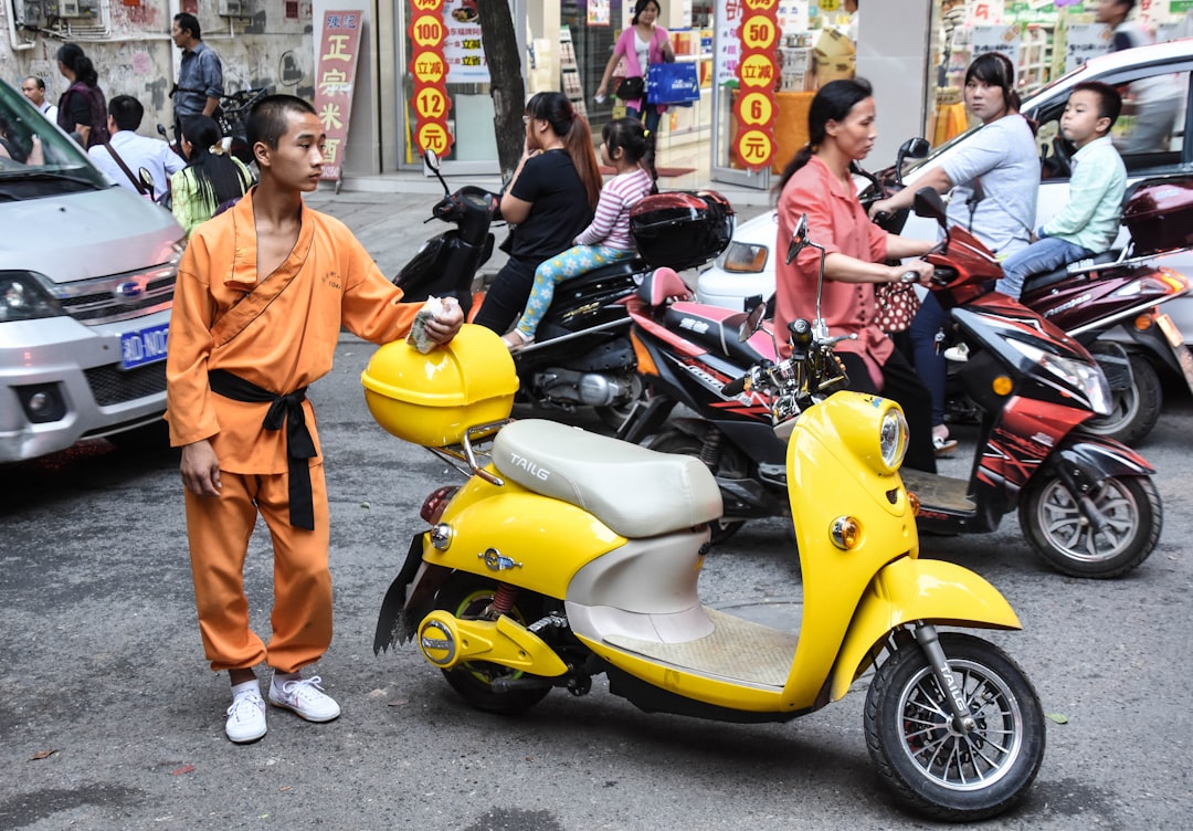 assurez la sécurité et le bon fonctionnement de votre scooter avec notre service d'inspection spécialisé. profitez d'un contrôle complet pour prévenir les pannes et garantir une conduite en toute sérénité.